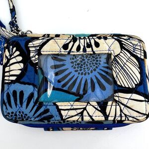Vera Bradley All In One Wristlet Wallet Blue Floral Pattern Card Holder